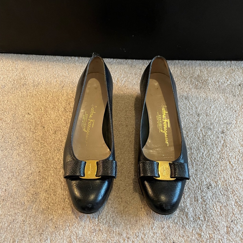 Black vintage Salvatore Ferragamo mini heels size 8.